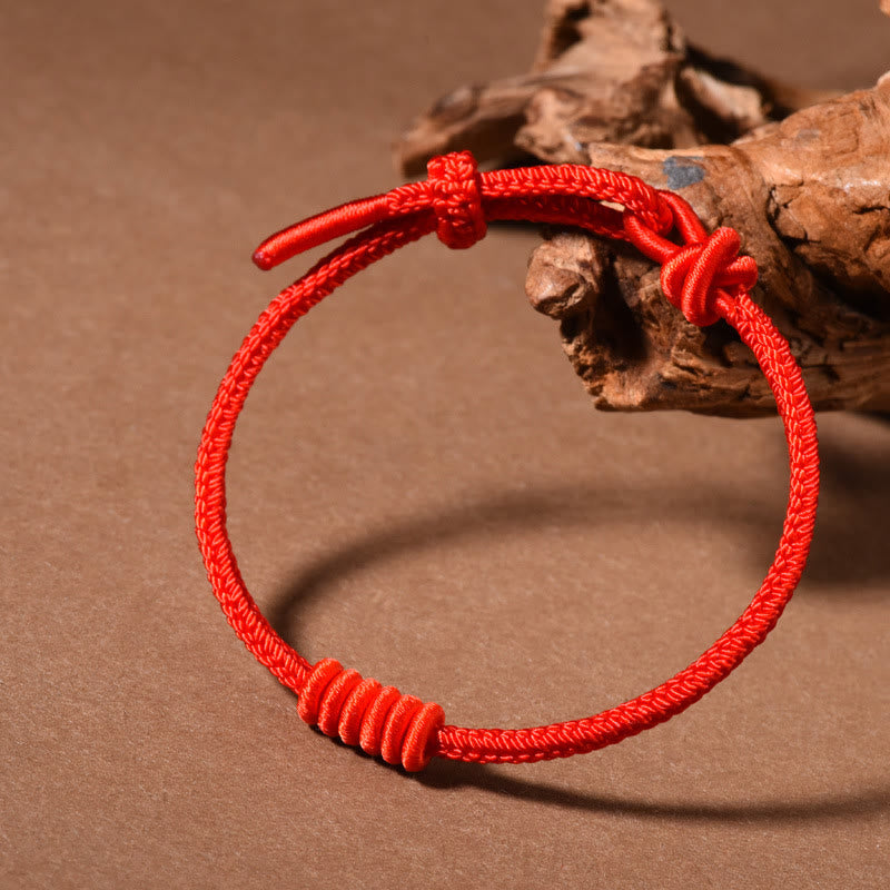 Rotes Armband mit achtsträngigem Seil