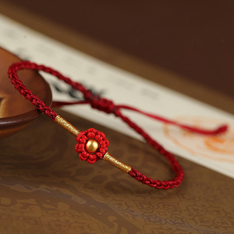 Rotes Schutzarmband mit goldener Blume
