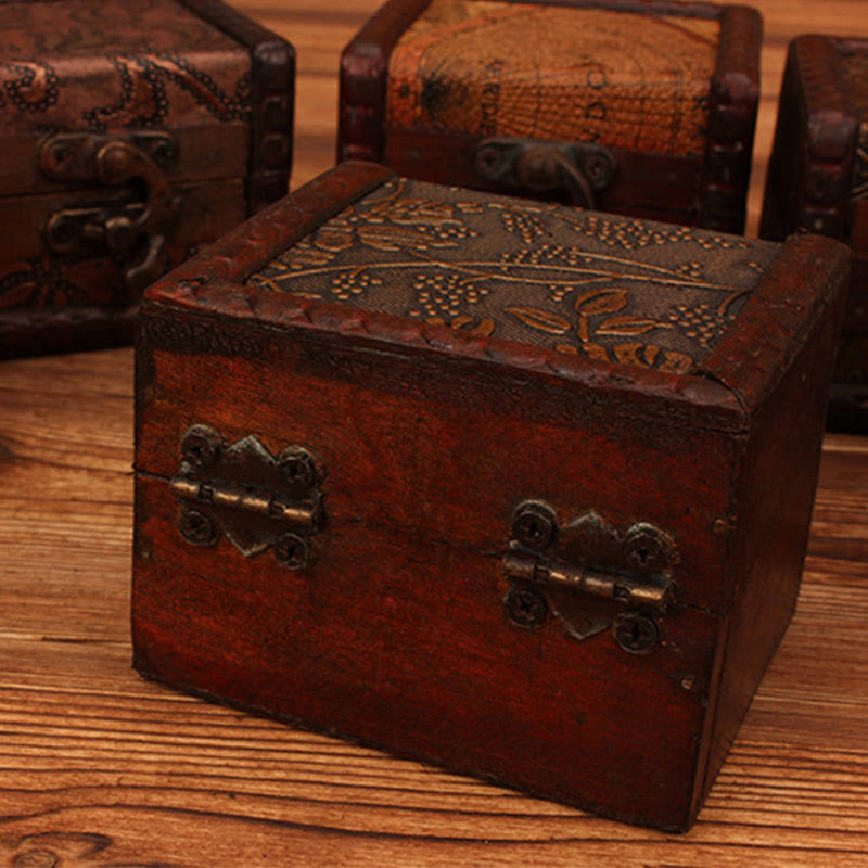 Kleine quadratische Schmuckschatulle aus Holz im Retro-Stil mit Lotus-Design