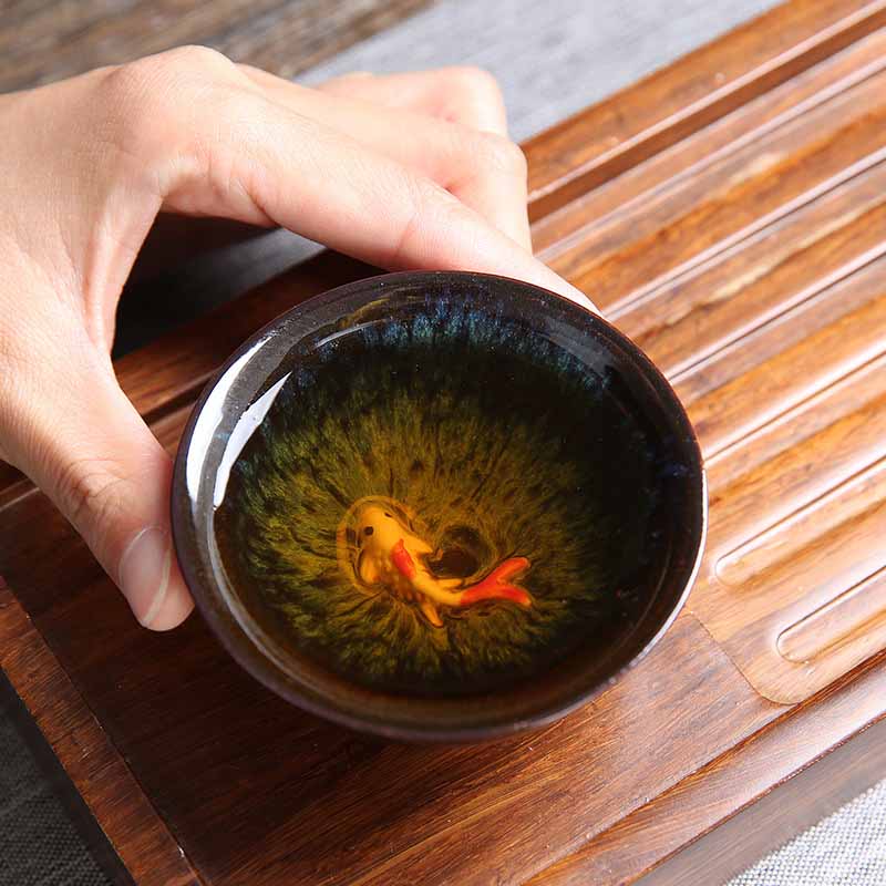 Kleine Koi-Fisch-Blau-Ofenwechsel-Teetasse aus chinesischer Jianzhan-Keramik, 75 ml