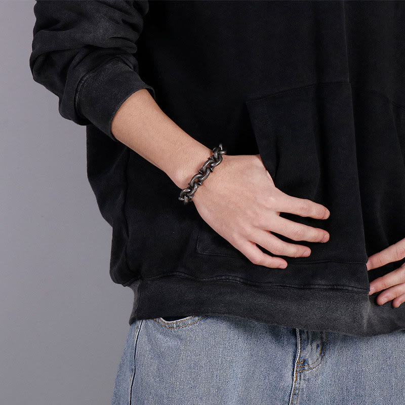 Spirituelles Armband aus Titanstahl mit quadratischen Nieten für Balance