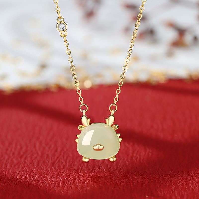 Drachenschmuck aus Sterlingsilber mit Hetian-Jade und rotem Achat