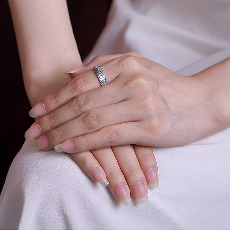 Lotusring aus Sterlingsilber mit erleuchtendem Lotusblüten-Design