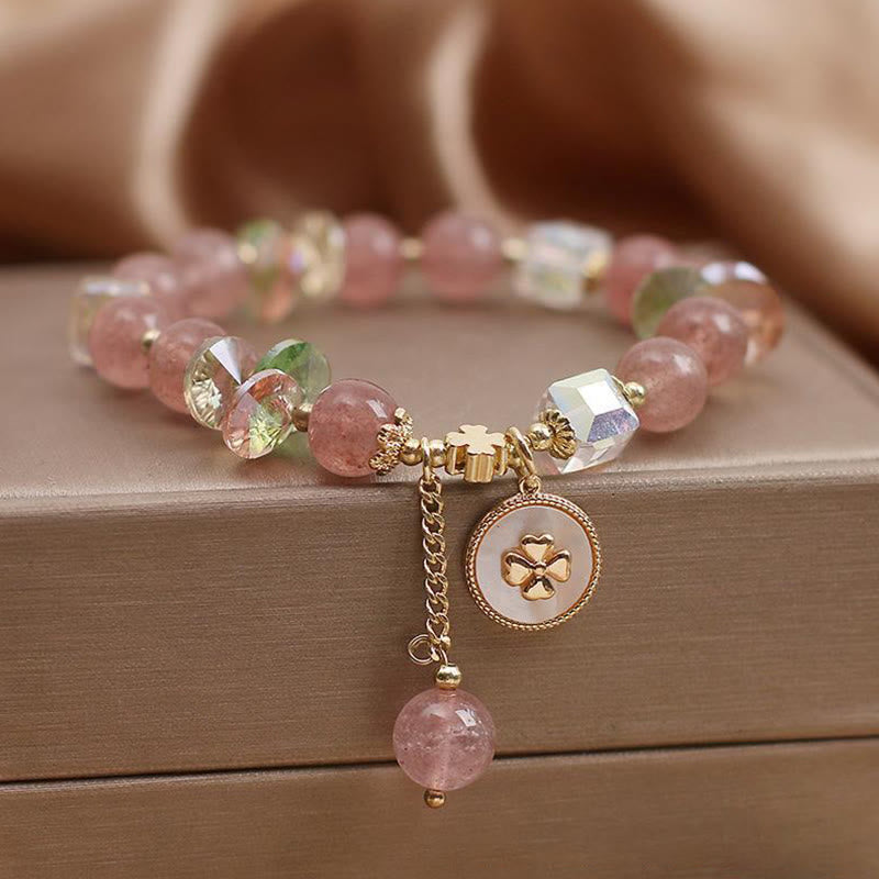 Spirituelles Armband mit Erdbeerquarz und vierblättrigem Kleeblatt