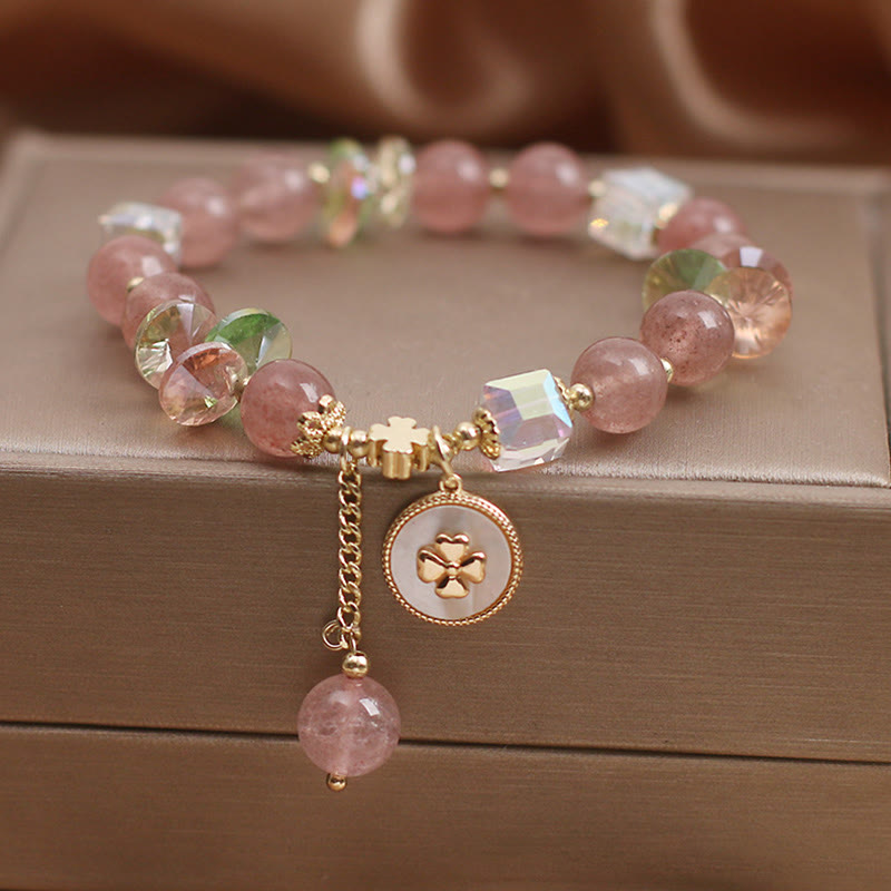 Spirituelles Armband mit Erdbeerquarz und vierblättrigem Kleeblatt