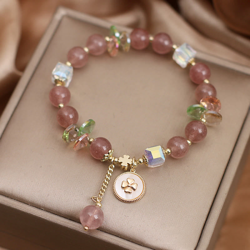 Spirituelles Armband mit Erdbeerquarz und vierblättrigem Kleeblatt