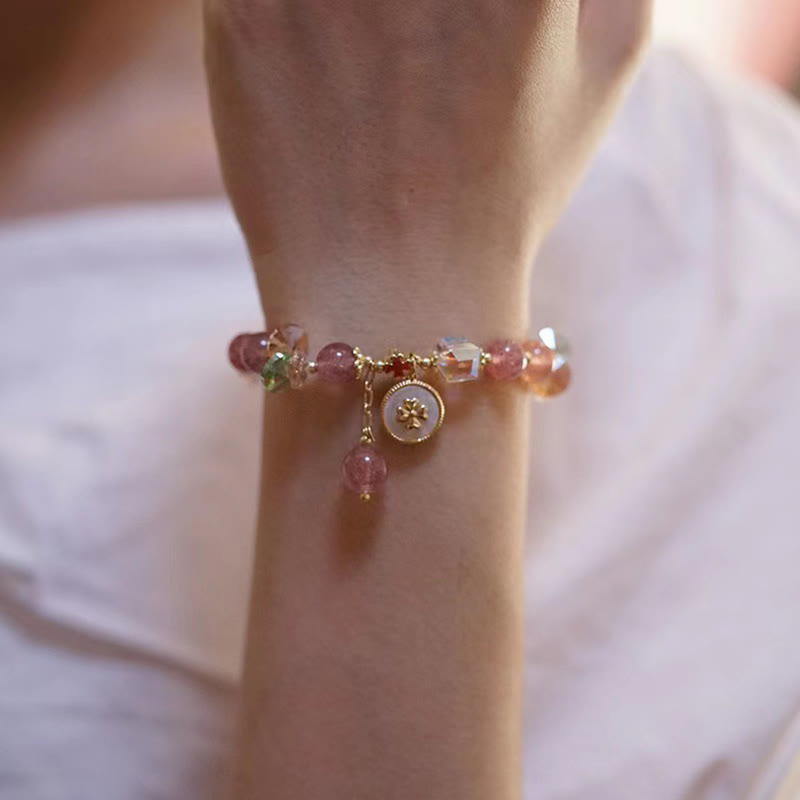 Spirituelles Armband mit Erdbeerquarz und vierblättrigem Kleeblatt