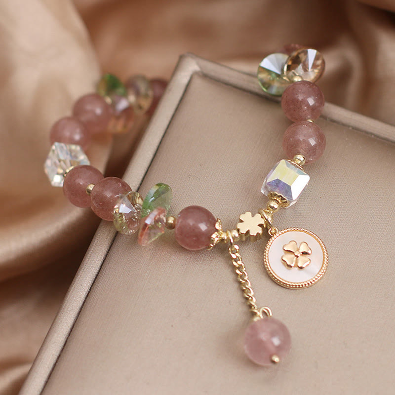 Spirituelles Armband mit Erdbeerquarz und vierblättrigem Kleeblatt