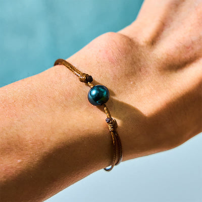 Heilarmband aus schwarzen Tahitiperlen an Wachsseil, 14–19 cm