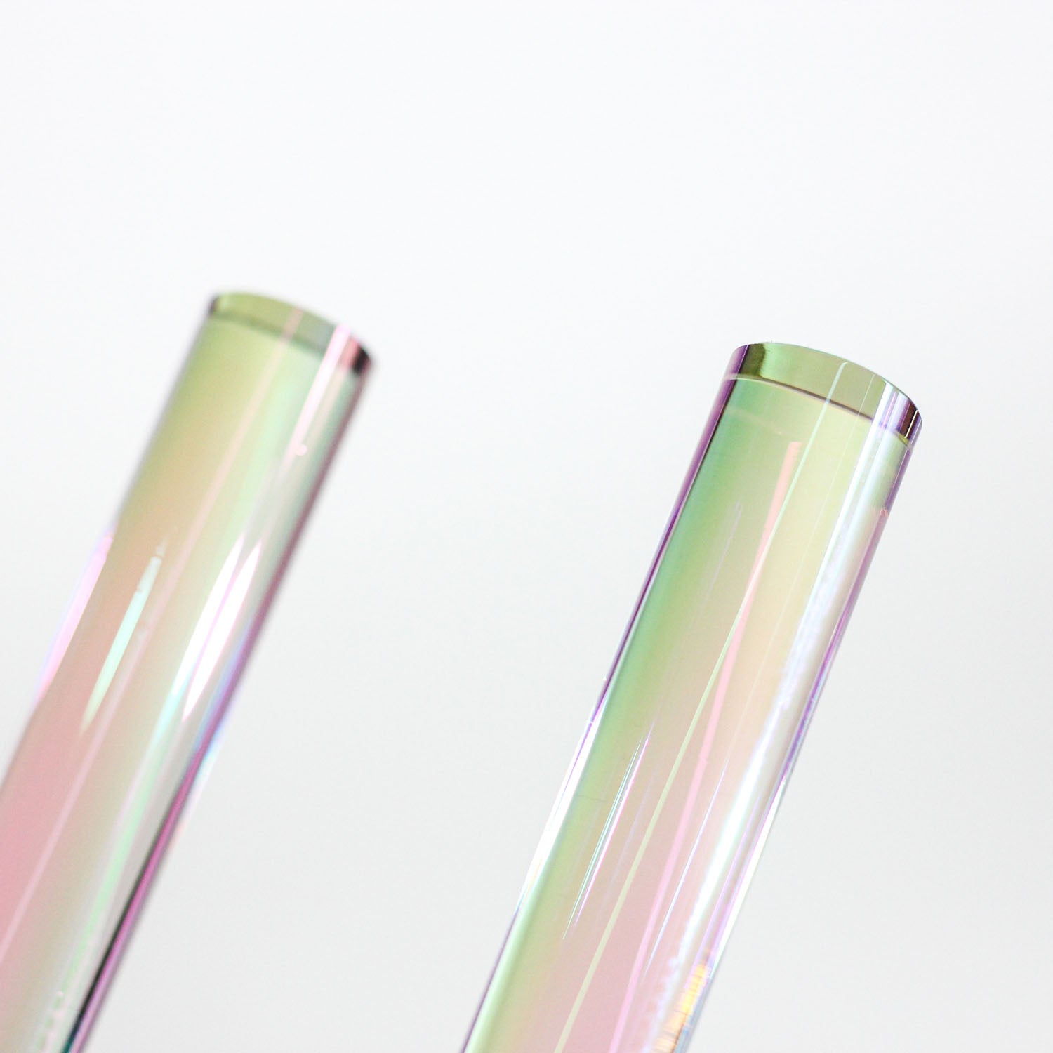 432 Hz Stimmgabel aus klarem Regenbogenquarz