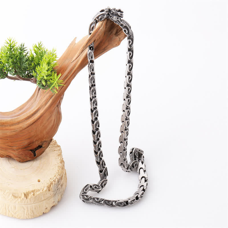 Halskette mit Anhänger und Drachenschutz aus Titanstahl