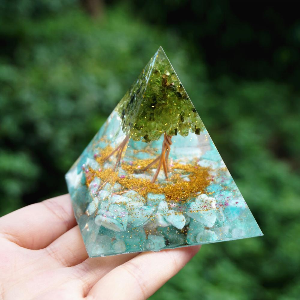 Lebensbaum Orgonit Peridot Pyramide