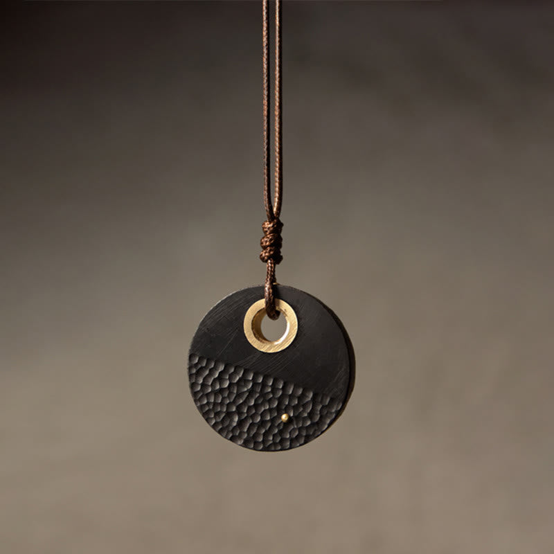 Unisex-Halskette aus Ebenholz mit spirituellem Kupferanhänger für den Frieden