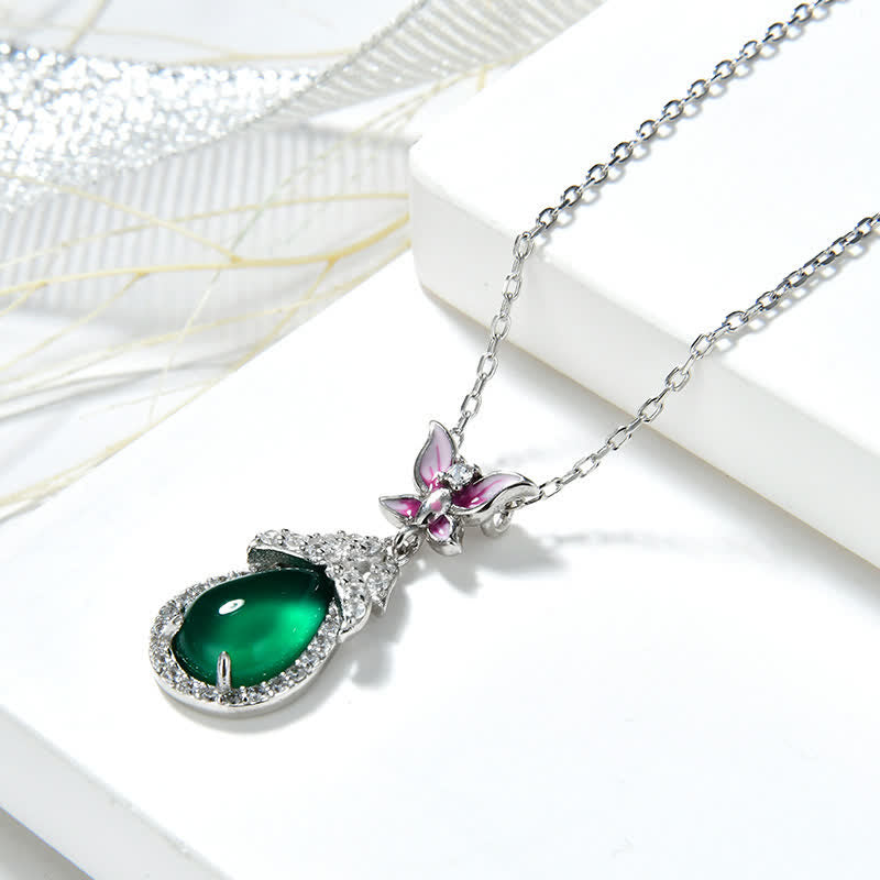 Unisex Grüne Chalcedon Schmetterling Courage Halskette in Silber oder Roségold