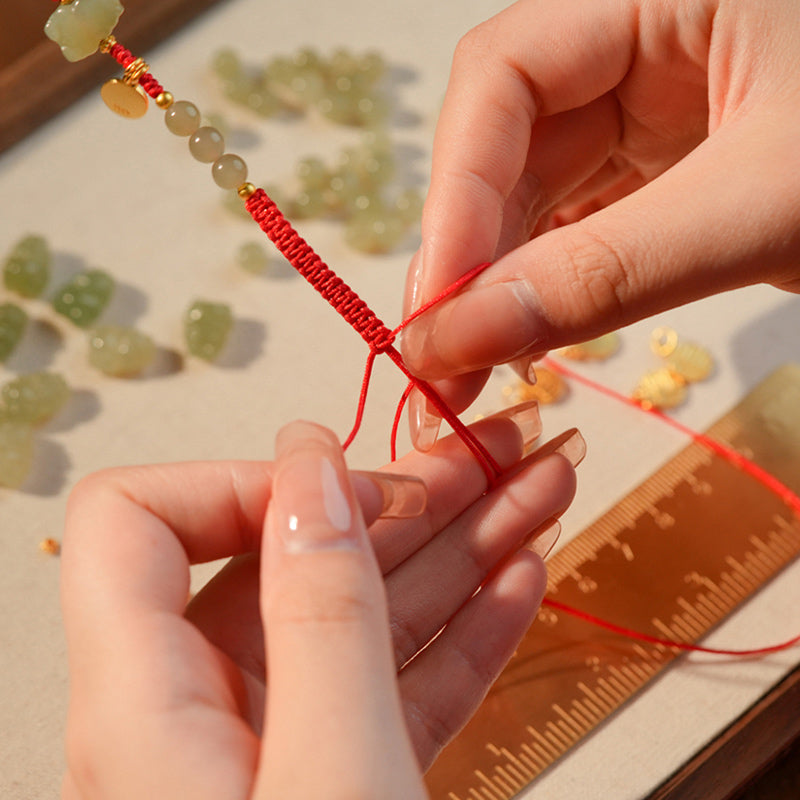 Unisex-Armband aus Hetian-Jade mit Drachenmotiv und Fu-Charakter für Glück