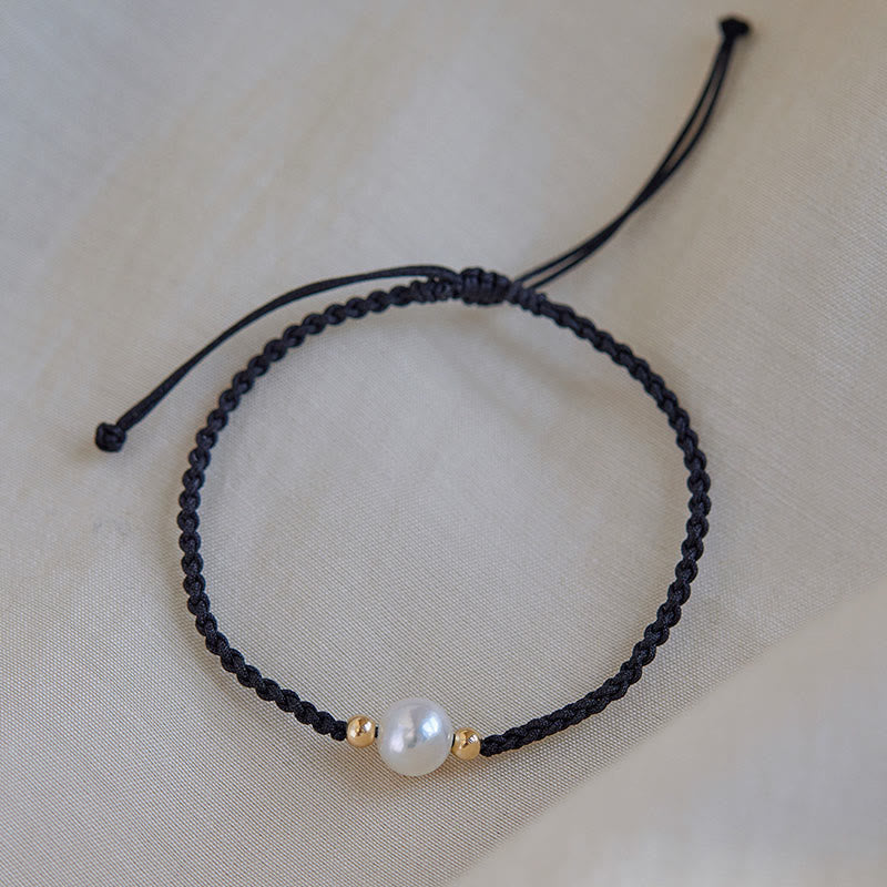 Unisex Perlenarmband mit Glücksbringer auf roter Schnur, 6 mm Perlen