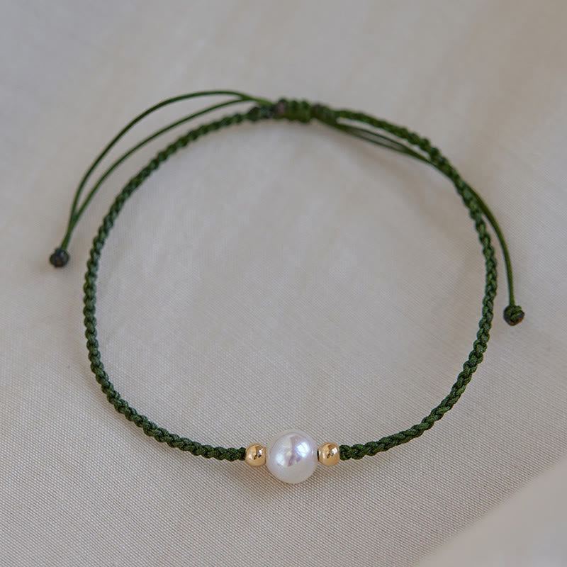 Unisex Perlenarmband mit Glücksbringer auf roter Schnur, 6 mm Perlen