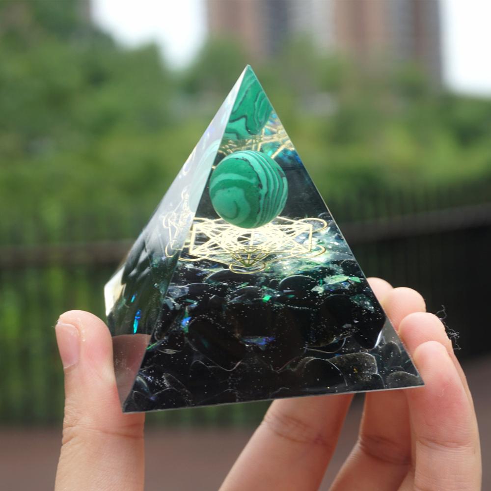 Universum der Möglichkeiten Orgonpyramide Kristalldekor