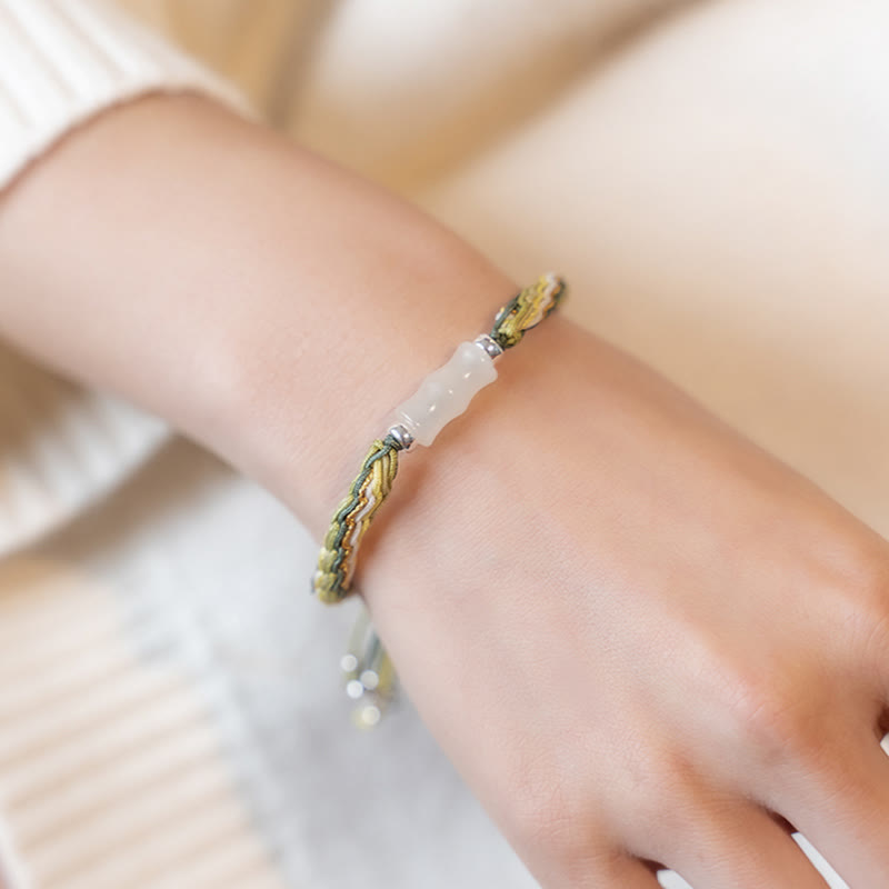 Weißes Jade-Bambus-Armband mit Kraft- und Glückskette