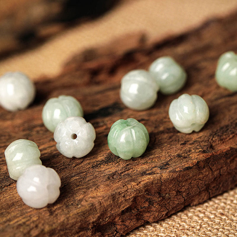 Weißes Jade-Armband mit Peace-Schnalle und Kürbis-Perlen zum Schutz