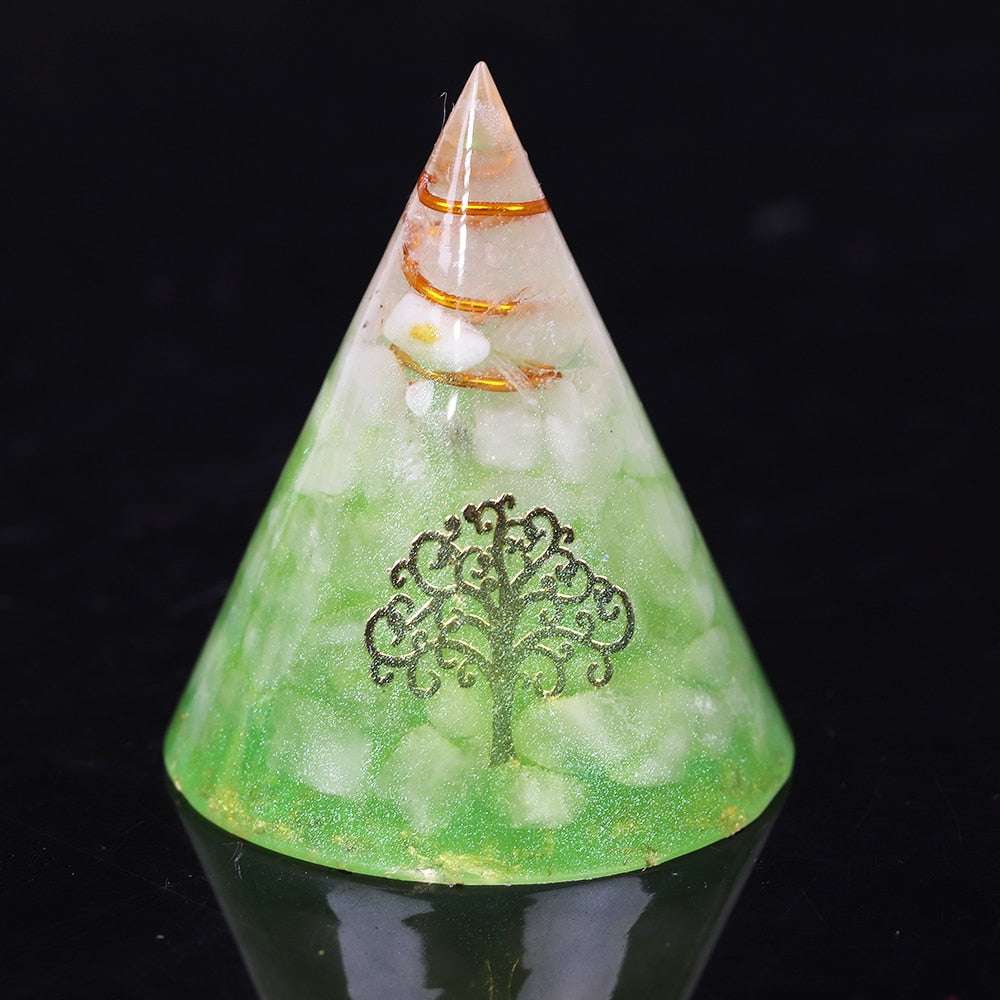 Weiße Quarzkegelpyramide für Meditation und Harmonie