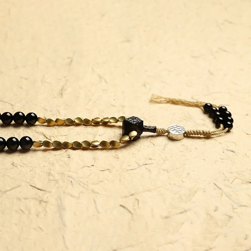 Mala-Armband mit 108 Perlen aus schwarzem Onyx und Schutzedelstein