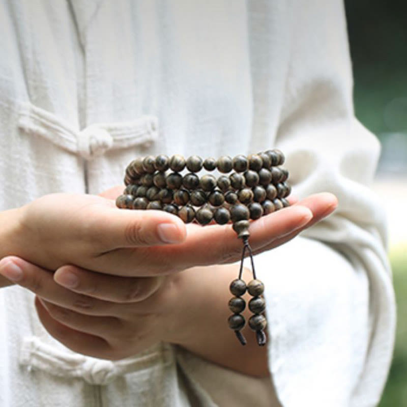 108 Perlen Tarakan Agarwood Holz Mala Armband zum Schutz