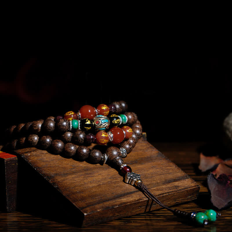108 Holz-Mala-Armband mit Adlerholz und rotem Achat für Frieden und Stärke