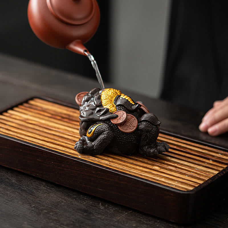 11 cm große Feng-Shui-Froschfigur aus violettem Ton mit Kupfermünzen
