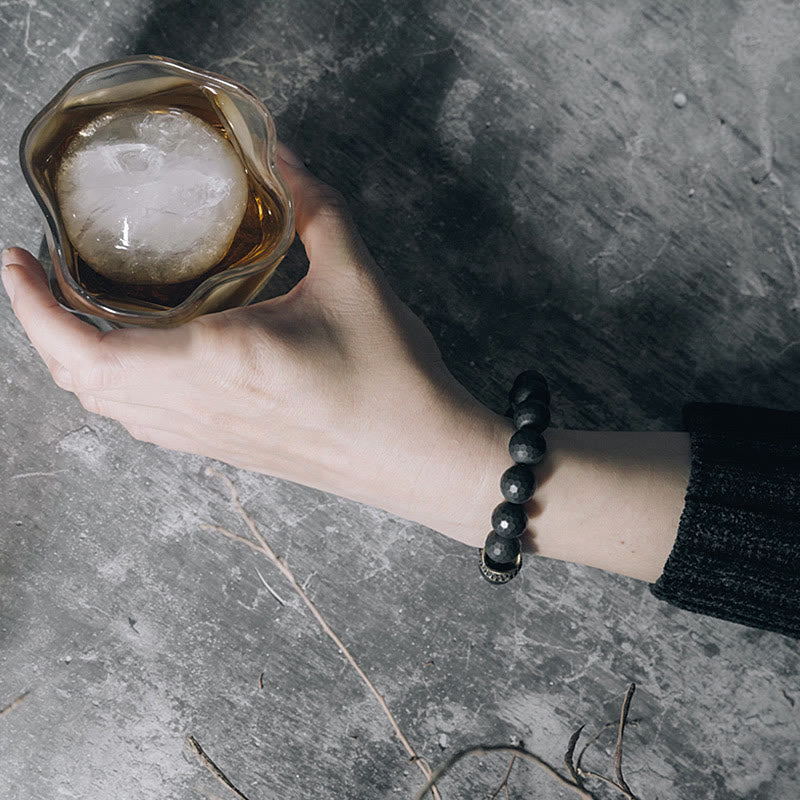12 mm schwarzes Onyx-Schutzarmband mit Kupferakzent | Heilende Klänge