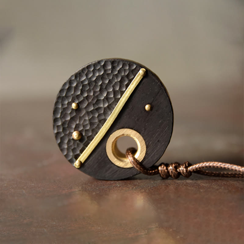 Unisex-Halskette aus Ebenholz mit spirituellem Kupferanhänger für den Frieden