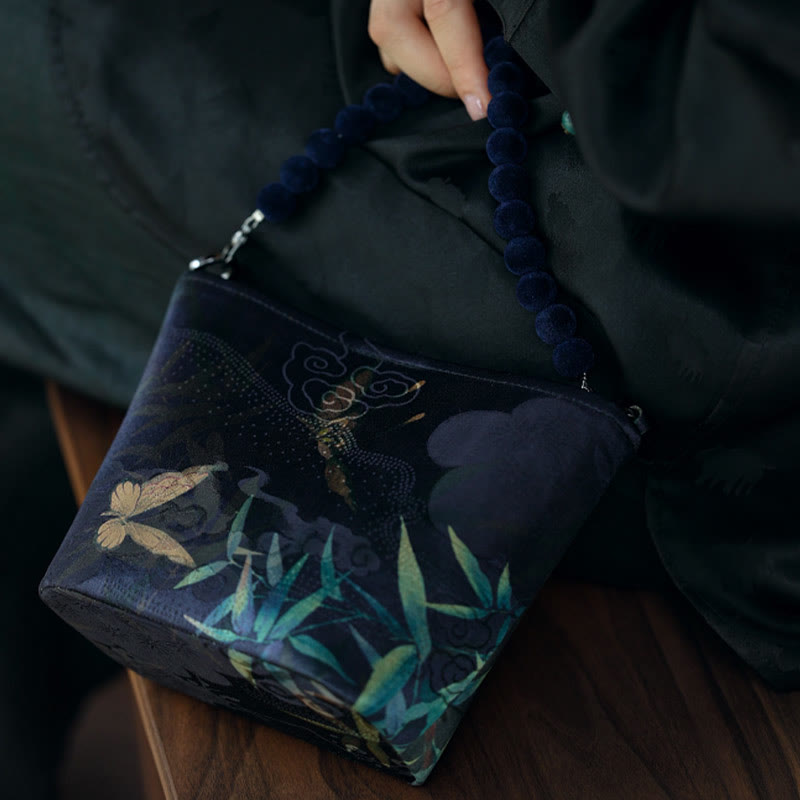 14 cm große Umhängetasche mit spiritueller Metallkette und Schmetterlingsdesign