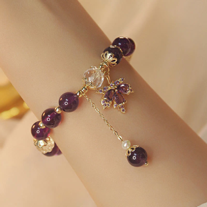 14 Karat vergoldetes Amethyst-Heilarmband mit Ahornblatt-Anhänger