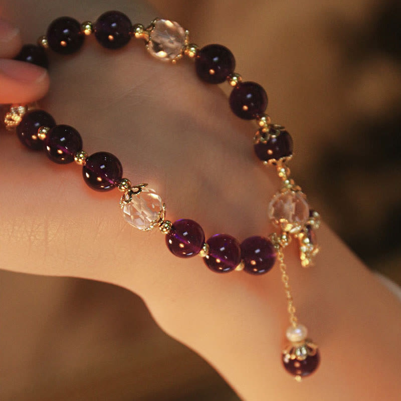 14 Karat vergoldetes Amethyst-Heilarmband mit Ahornblatt-Anhänger