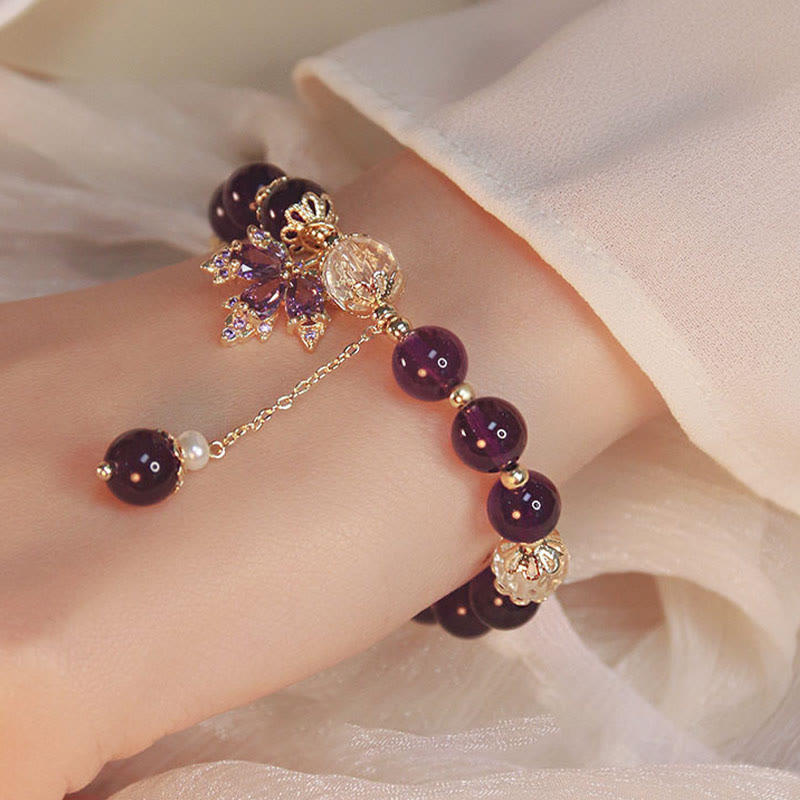 14 Karat vergoldetes Amethyst-Heilarmband mit Ahornblatt-Anhänger