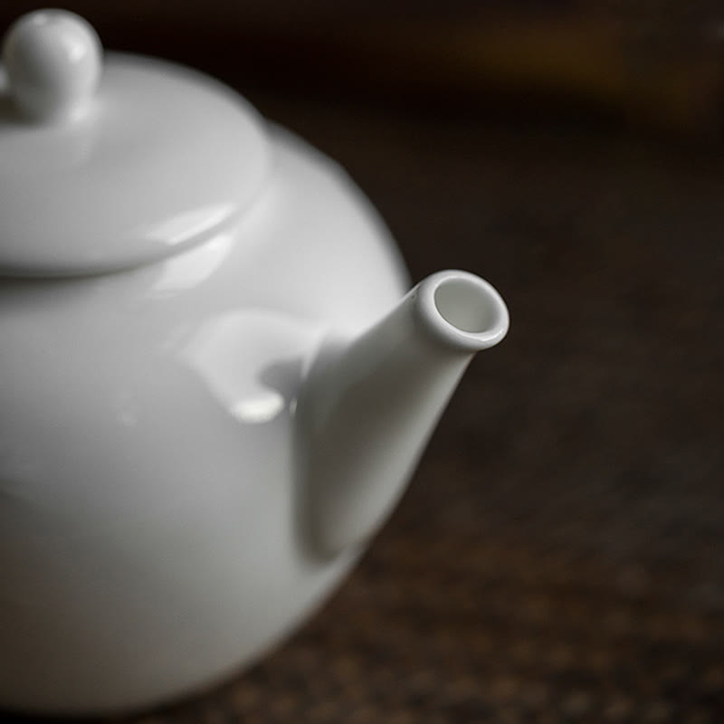 150 ml chinesische Keramik-Teekanne mit eingraviertem Pflaumen-Kiefern-Bambus-Design