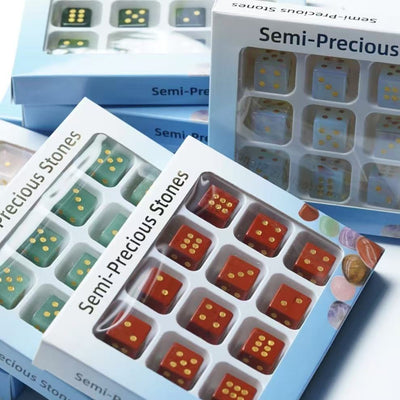 16 mm Edelstein-Kristall-Heilwürfel mit goldenen Punkten