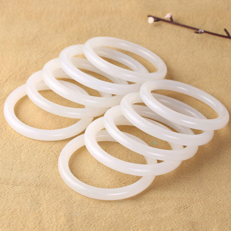 Armreif aus natürlicher, weiß-grüner Jade für Wohlstand, 56 mm