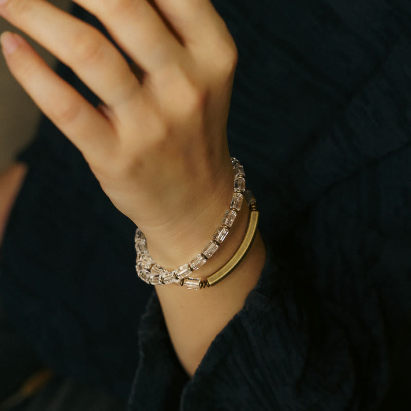 Quadratisches Kupferarmband mit weißem Kristall für Glück und Ausgeglichenheit