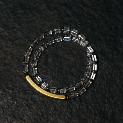 Quadratisches Kupferarmband mit weißem Kristall für Glück und Ausgeglichenheit