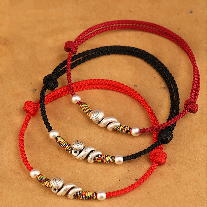Fußkettchen mit Schlangenmotiv aus Sterlingsilber mit roter Schnur