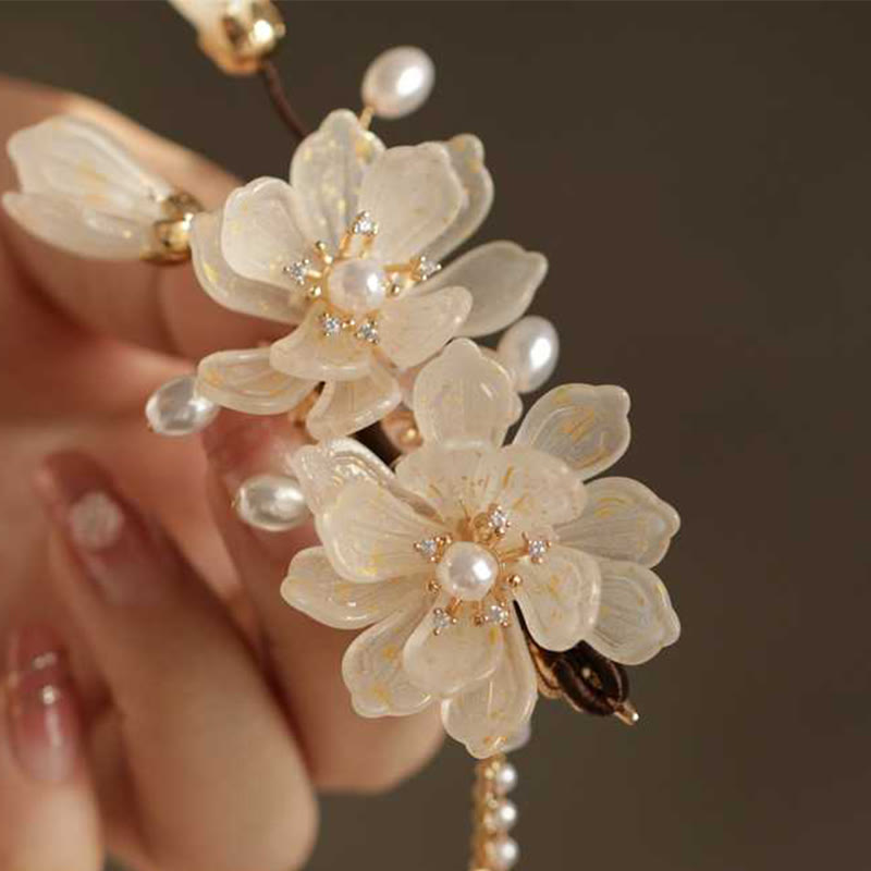 Traditional Chinese Magnolia Tassel Hair Clip Elegant Jewelry