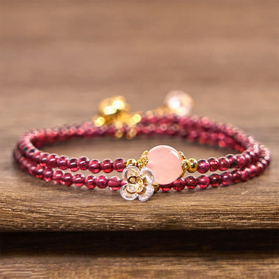 15–16 cm großes, doppelt gewickeltes Armband „Calm“ aus rosa Granat und Kristallen