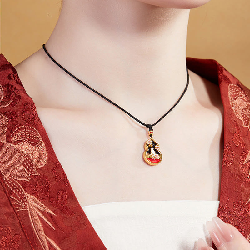 Schutzkette aus Sterlingsilber mit Pfirsichblüten-Katzenanhänger