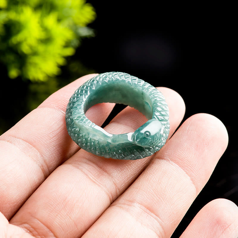 17 mm natürlicher Jade-Ring mit Schlangenschnitzerei zum Schutz des Wohlstands