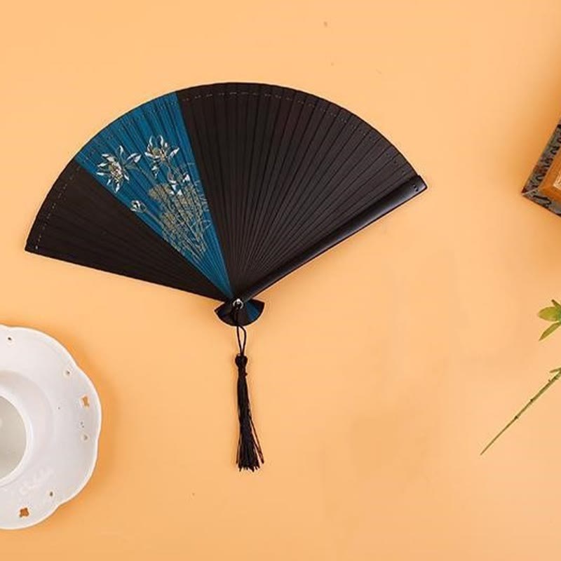 18 cm großer Faltfächer aus Bambus mit Hibiskus- und Pflaumenblüten-Design