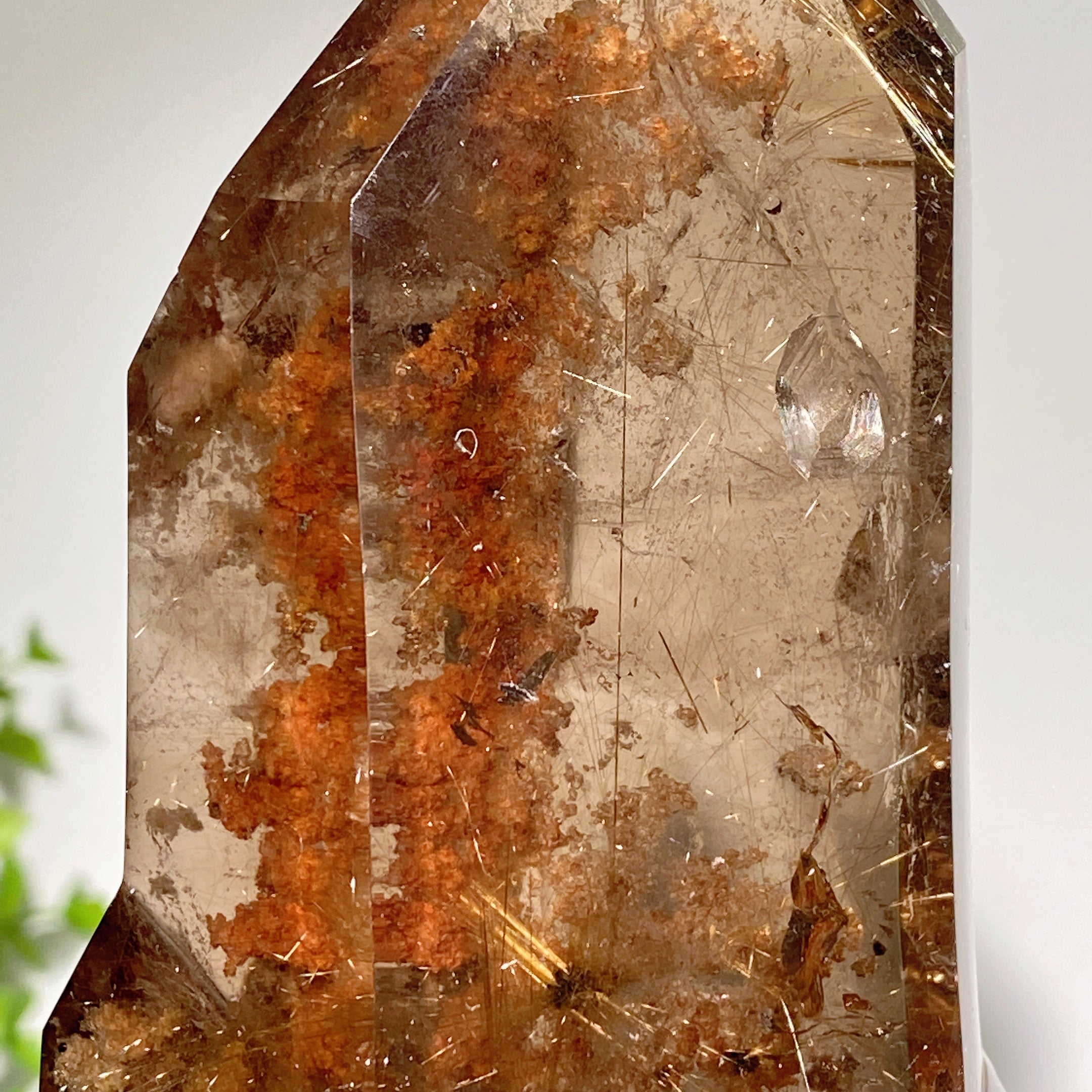 18 cm goldener Rutilquarz-Kristallturm mit Ständer