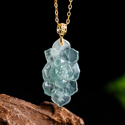 18 Karat Gold Jade Lotus Halskette für Wohlstand und Neuanfänge