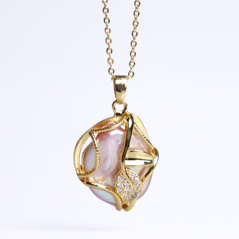 18 Karat vergoldete Kupferkette mit Barockperlen und Blumenanhänger für Aufrichtigkeit