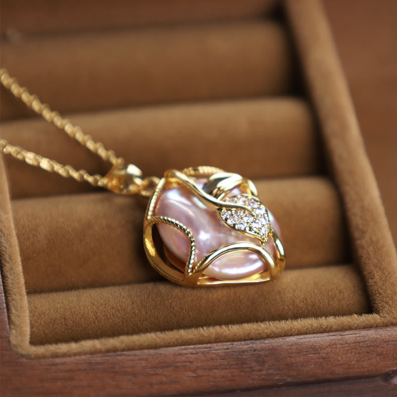 18 Karat vergoldete Kupferkette mit Barockperlen und Blumenanhänger für Aufrichtigkeit